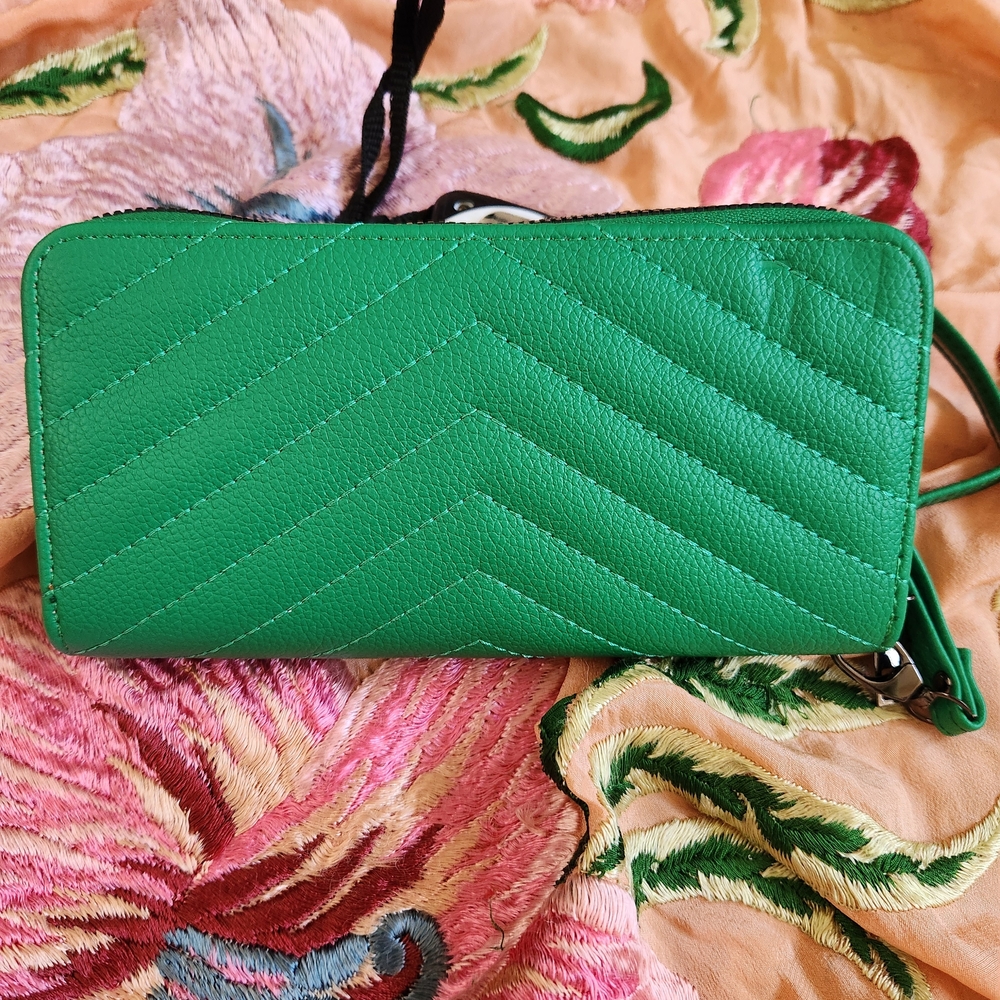 Yves Saint Laurent Vibrant Green Chevron Shoulder Bag NEW - Picture 6 of 7